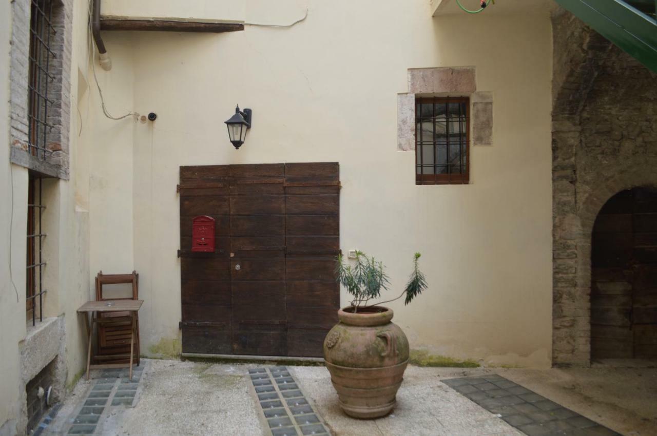 Appartamento In Centro Spoleto Bagian luar foto